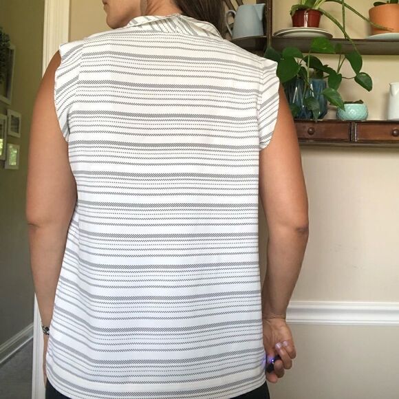 Cabi Striped Madeline Blouse Top 236 White Career Sleeveless Women Size Small - Picture 3 of 9